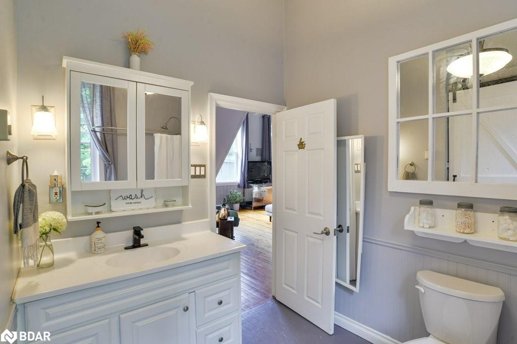 17 Richmond Street E Property Photo 16