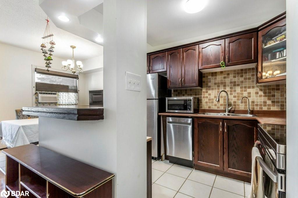 303-648 Grey Street Property Photo 3