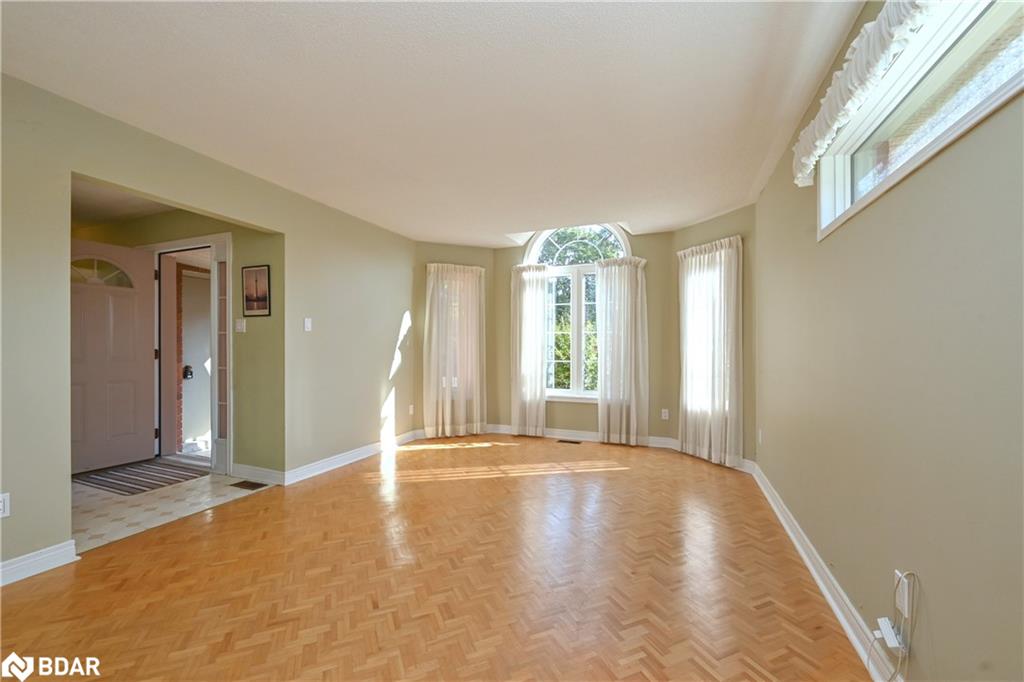 154 King Street S Property Photo 6