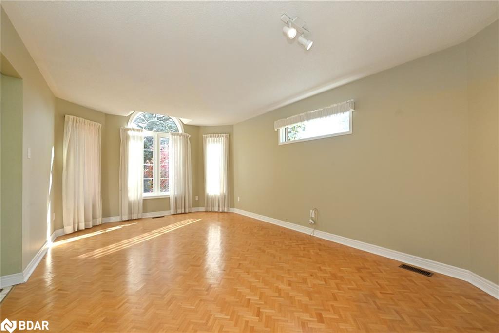 154 King Street S Property Photo 7