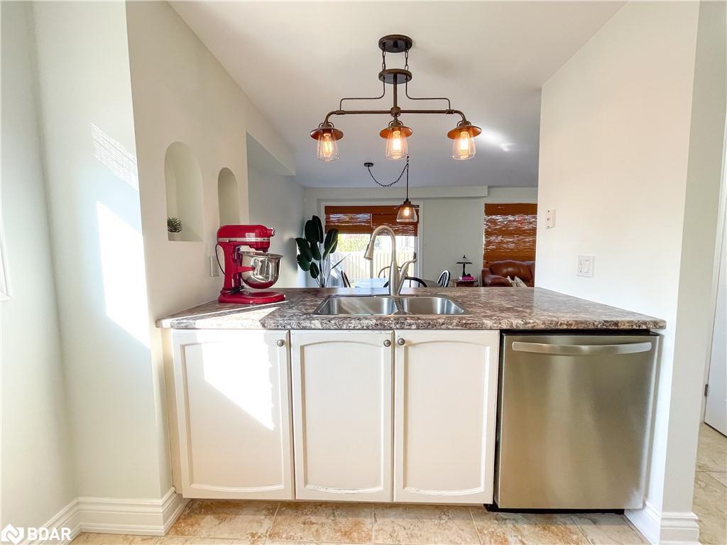 20 Silver Maple Crescent Property Photo 9
