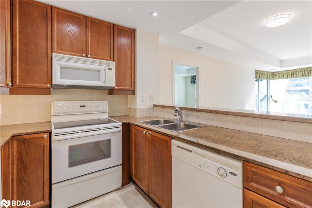 404-6 Toronto Street Property Photo 8