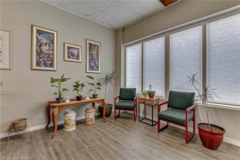 1025 Bay Street Property Photo 4