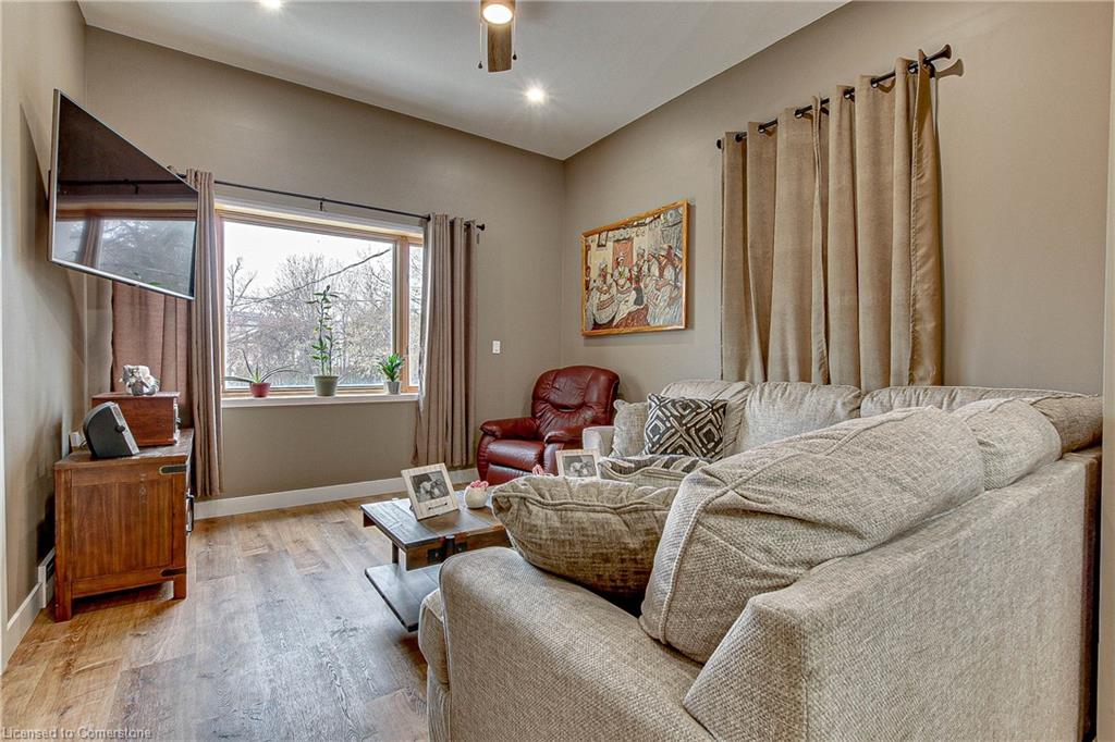 1025 Bay Street Property Photo 12