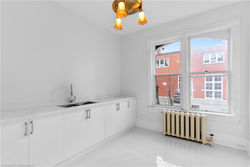 18 Weber Street W Property Photo 11