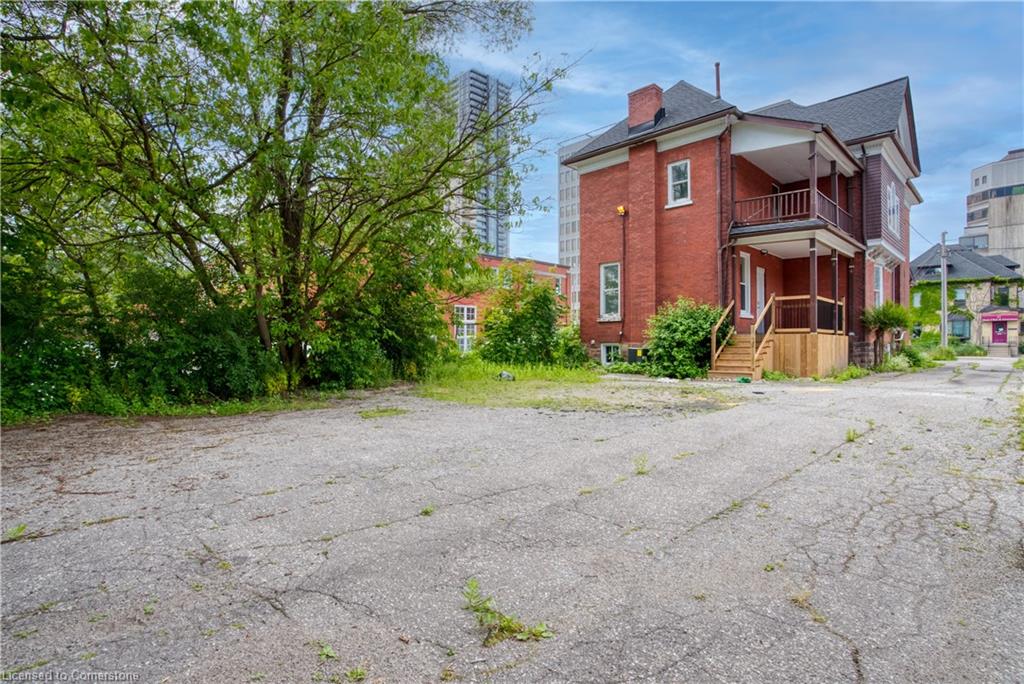 18 Weber Street W Property Photo 14
