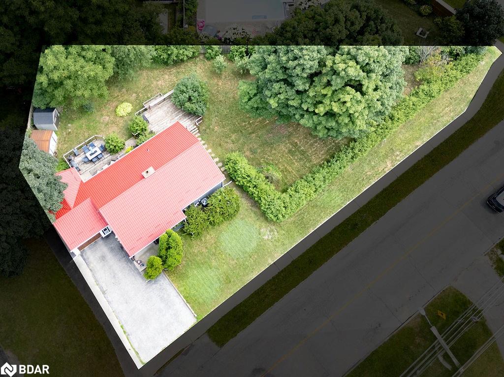 325 Innisfil Street Property Photo 2