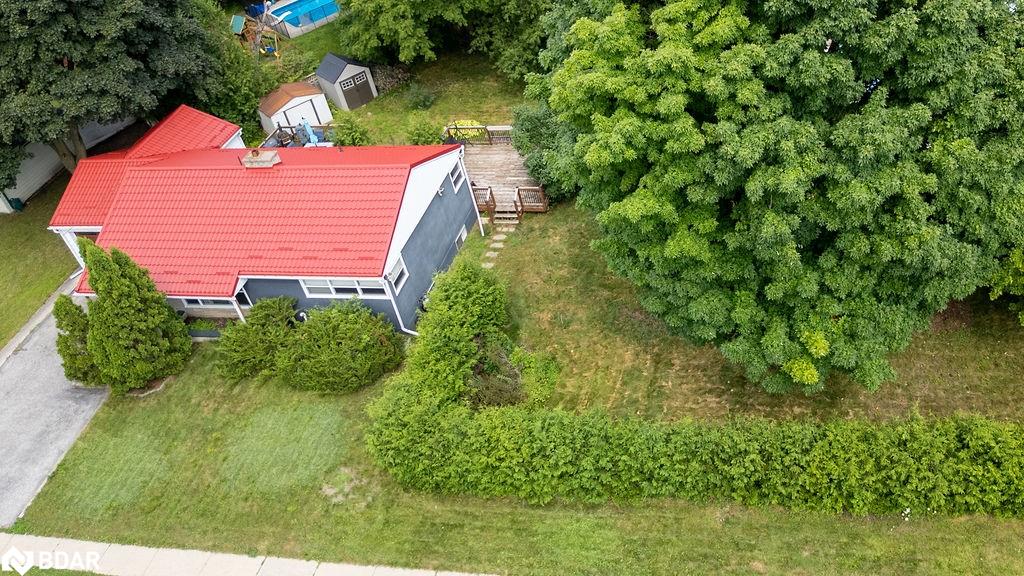 325 Innisfil Street Property Photo 3