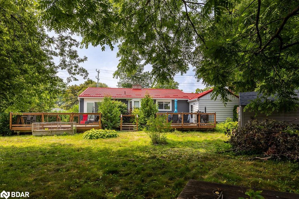 325 Innisfil Street Property Photo 5