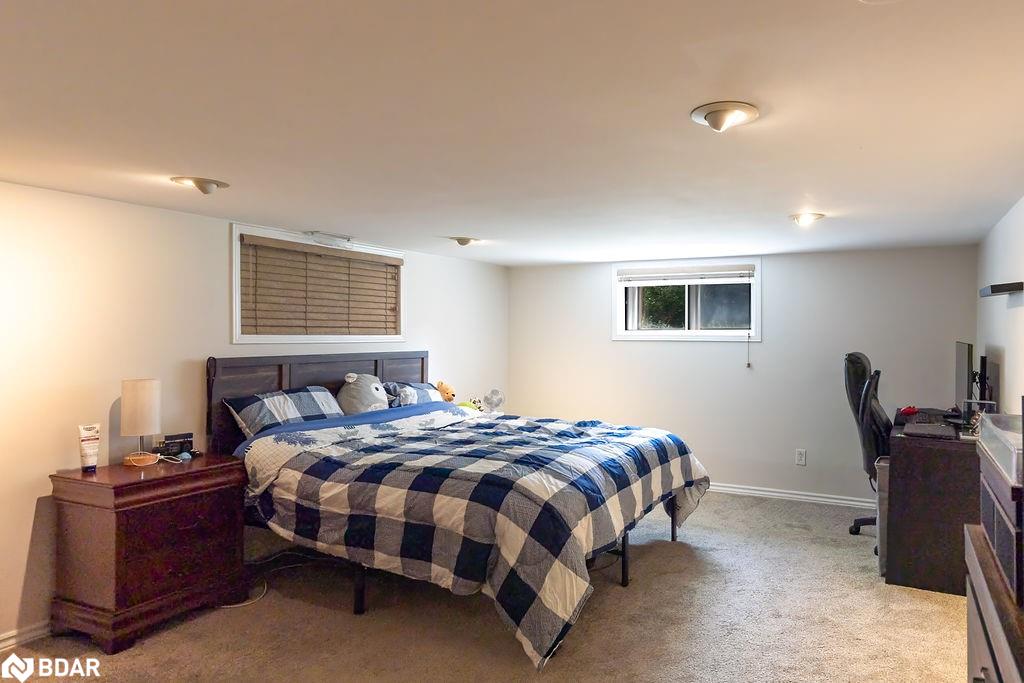 325 Innisfil Street Property Photo 15