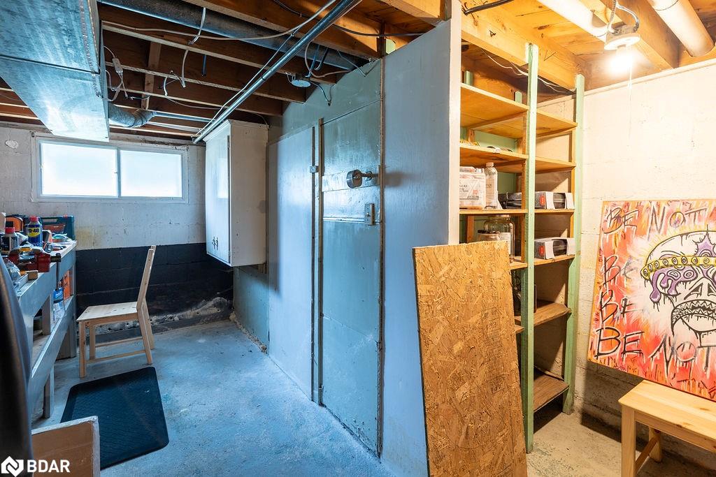 325 Innisfil Street Property Photo 16