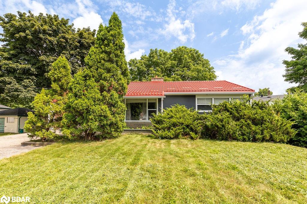 325 Innisfil Street Property Photo 17