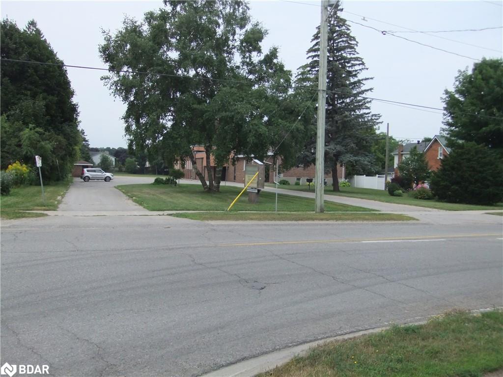 23 Westmount Drive S Property Photo 2