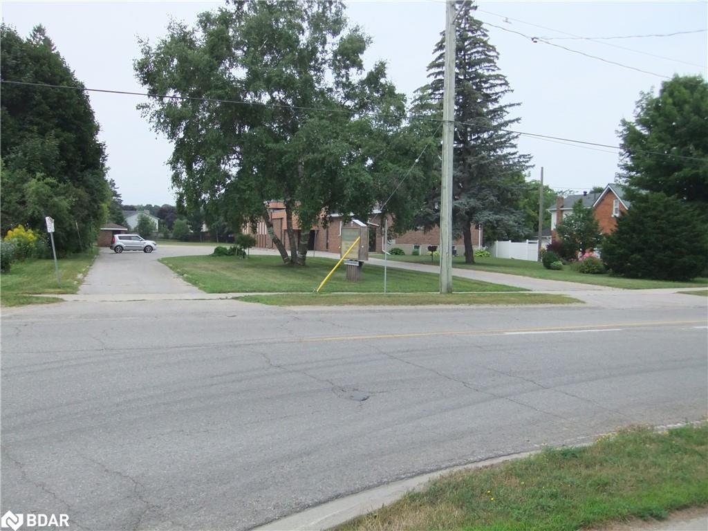 23 Westmount Drive S Property Photo 4