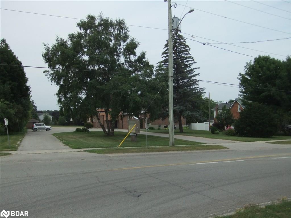 23 Westmount Drive S Property Photo 5