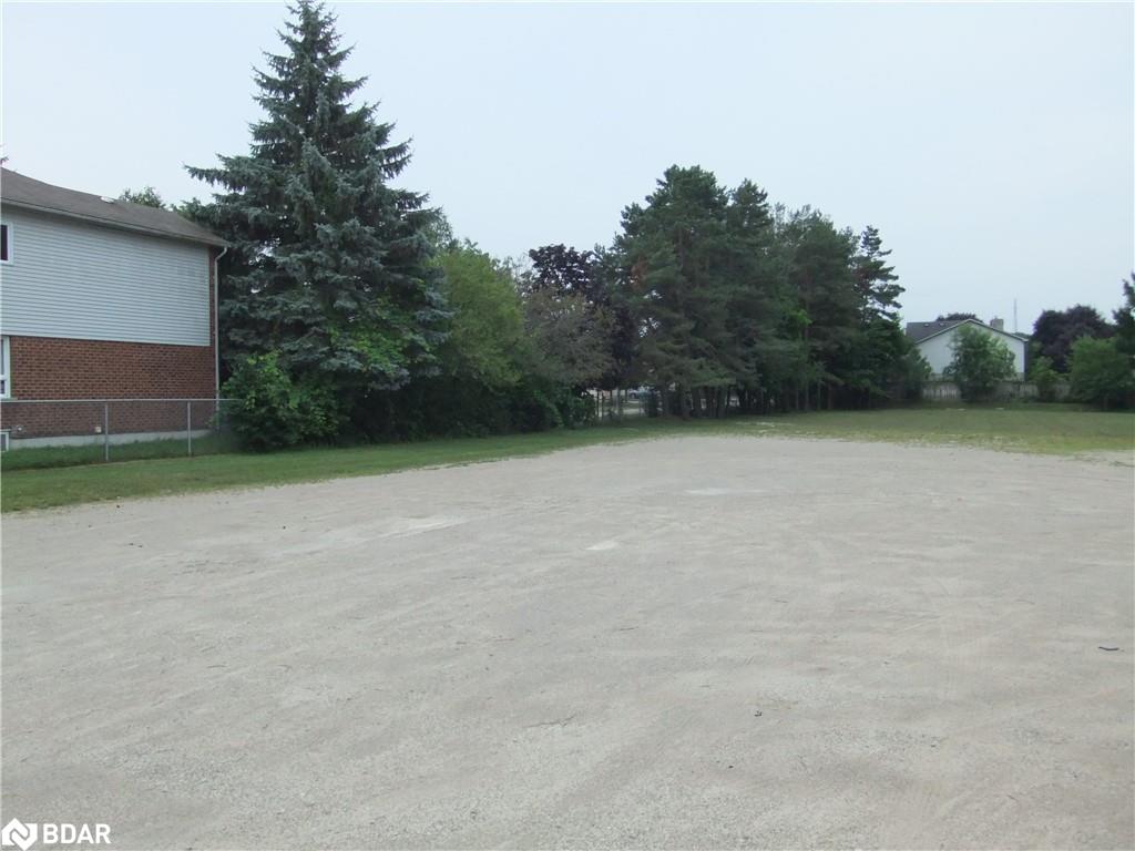 23 Westmount Drive S Property Photo 6