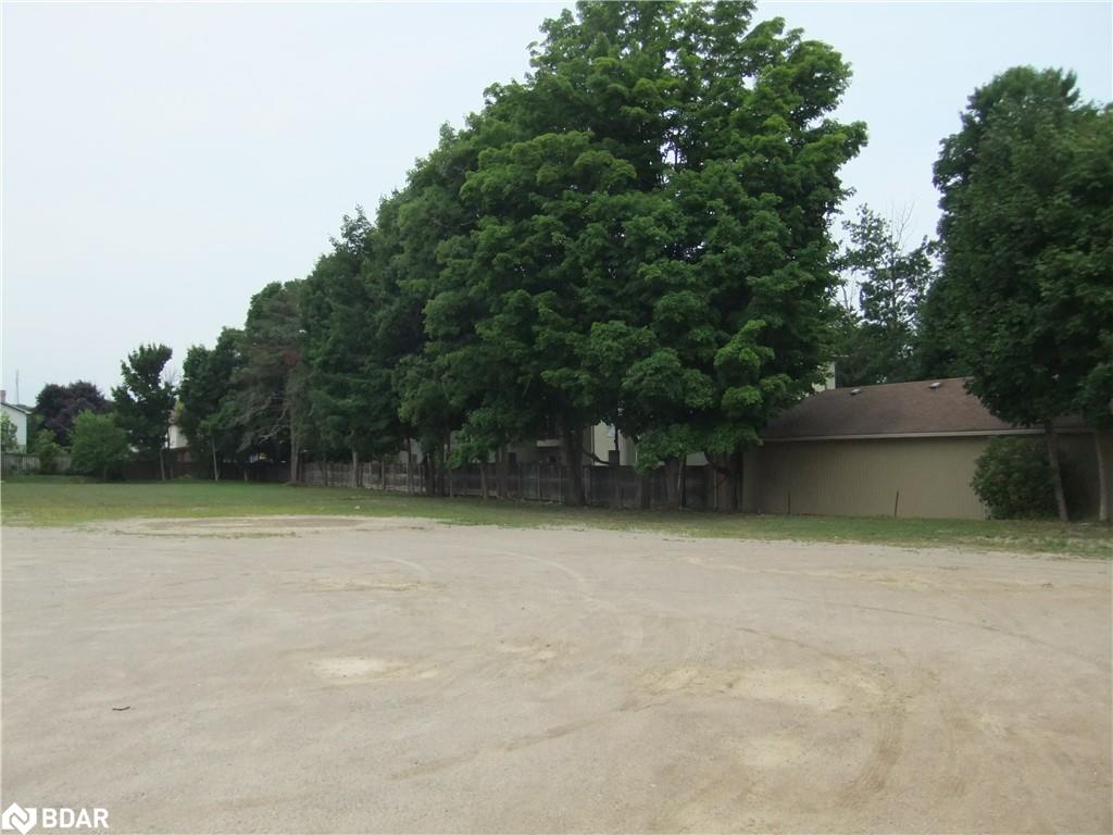 23 Westmount Drive S Property Photo 7