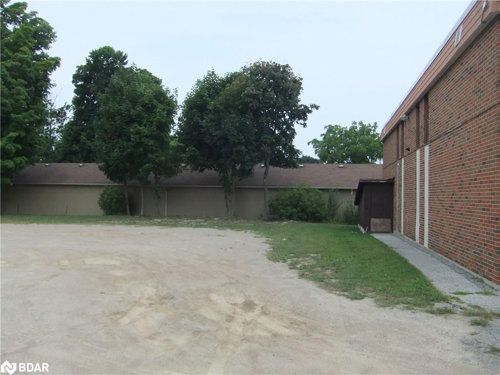 23 Westmount Drive S Property Photo 17