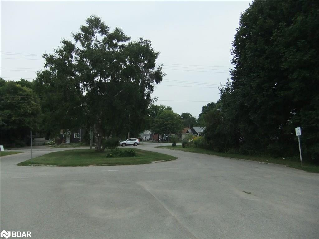 23 Westmount Drive S Property Photo 18