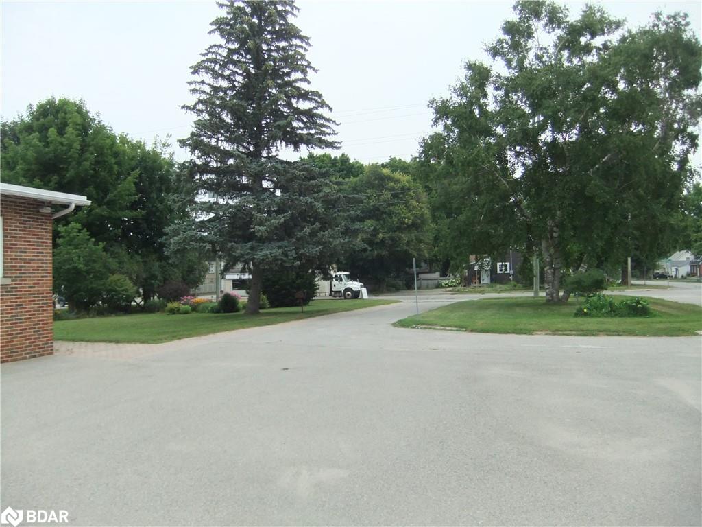 23 Westmount Drive S Property Photo 19
