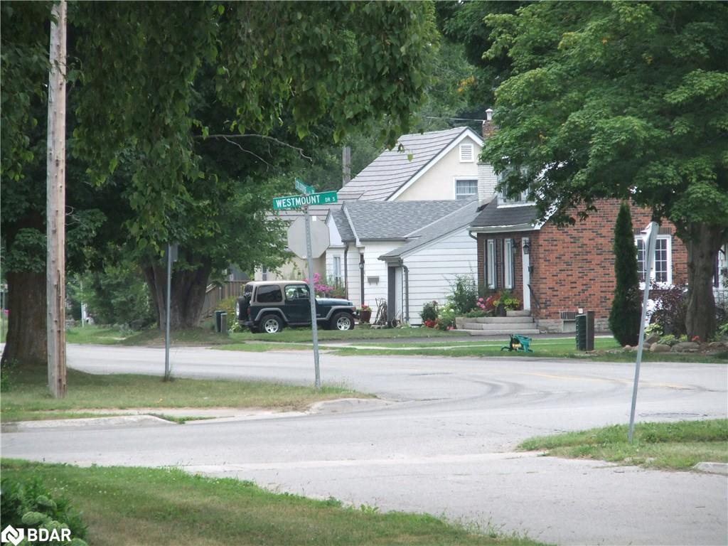 23 Westmount Drive S Property Photo 20