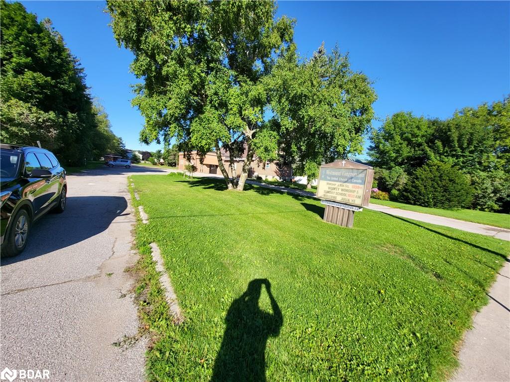 23 Westmount Drive S Property Photo 23