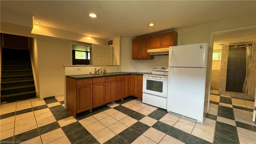 2-408 Erb Street W Property Photo 3