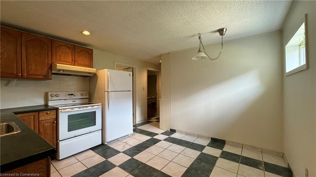 2-408 Erb Street W Property Photo 4