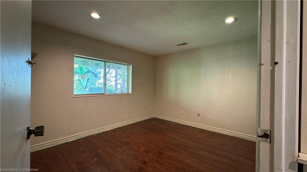 2-408 Erb Street W Property Photo 7