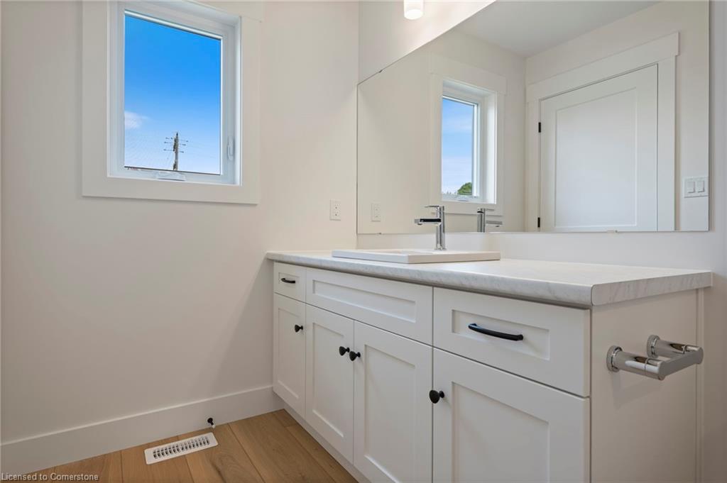 111 Amber Street Property Photo 15