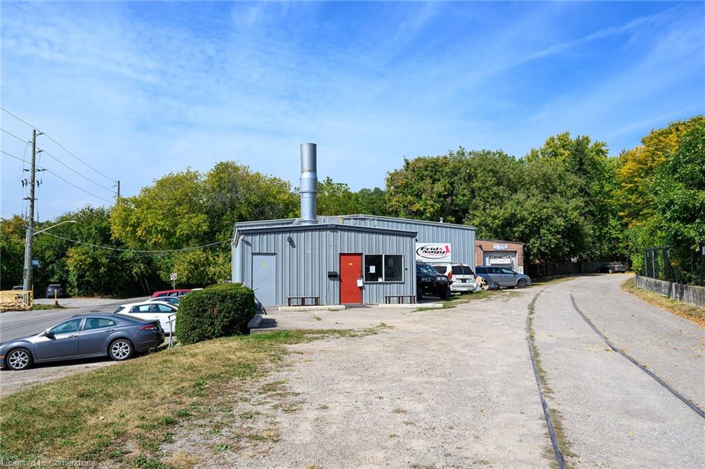 347 Hatt Street W Property Photo 2