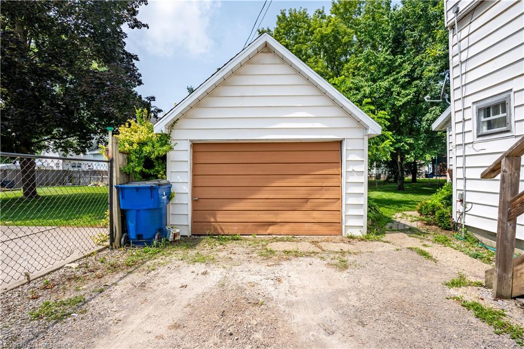 567 Duncan Street Property Photo 4