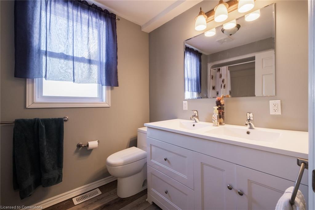 404 Queensway Street W Property Photo 13