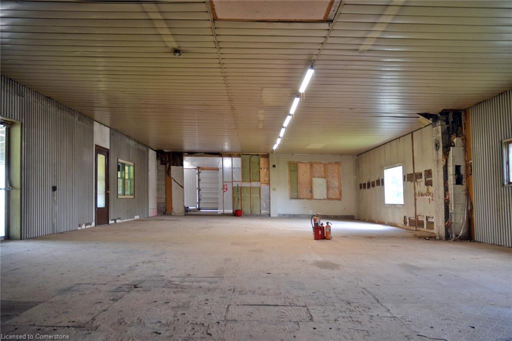 404 Queensway Street W Property Photo 23