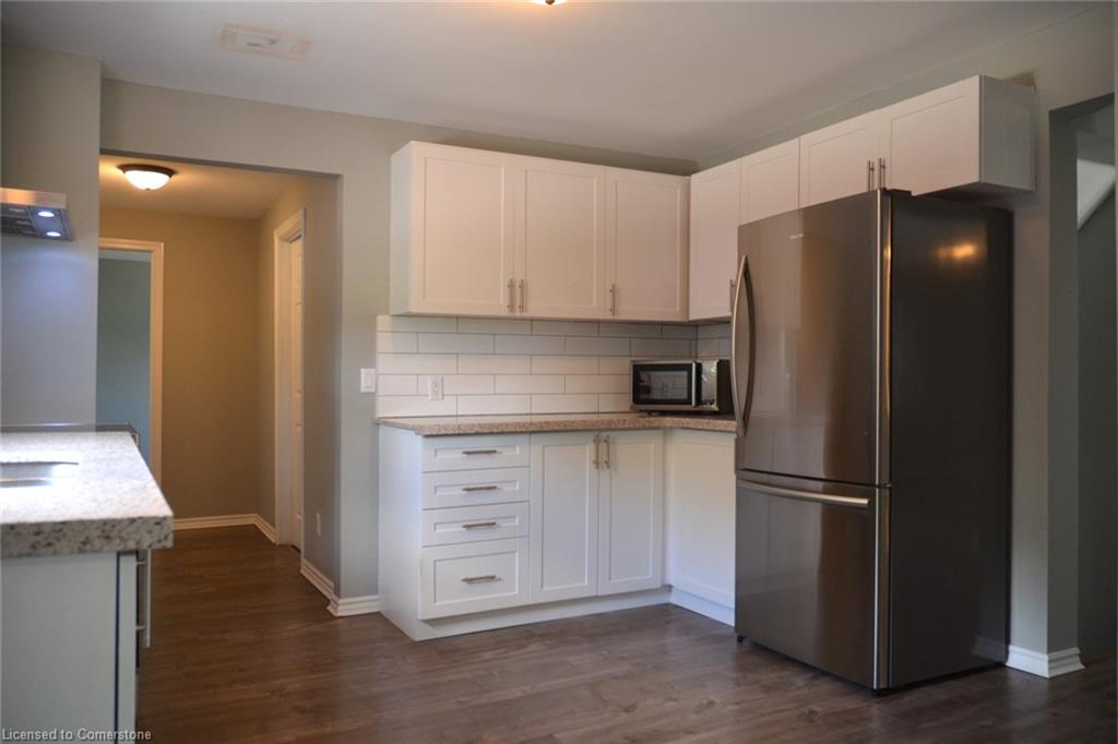 404 Queensway W Property Photo 13
