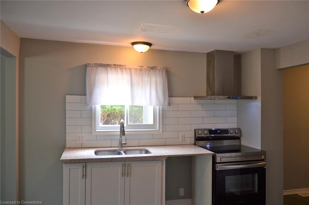 404 Queensway W Property Photo 14