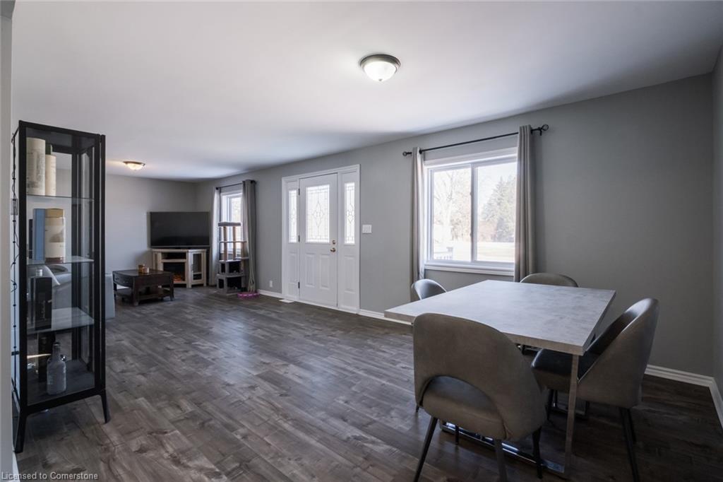 404 Queensway W Property Photo 16