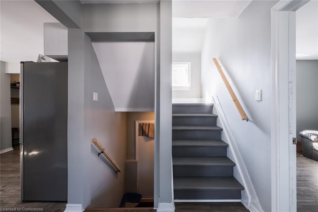 404 Queensway W Property Photo 20