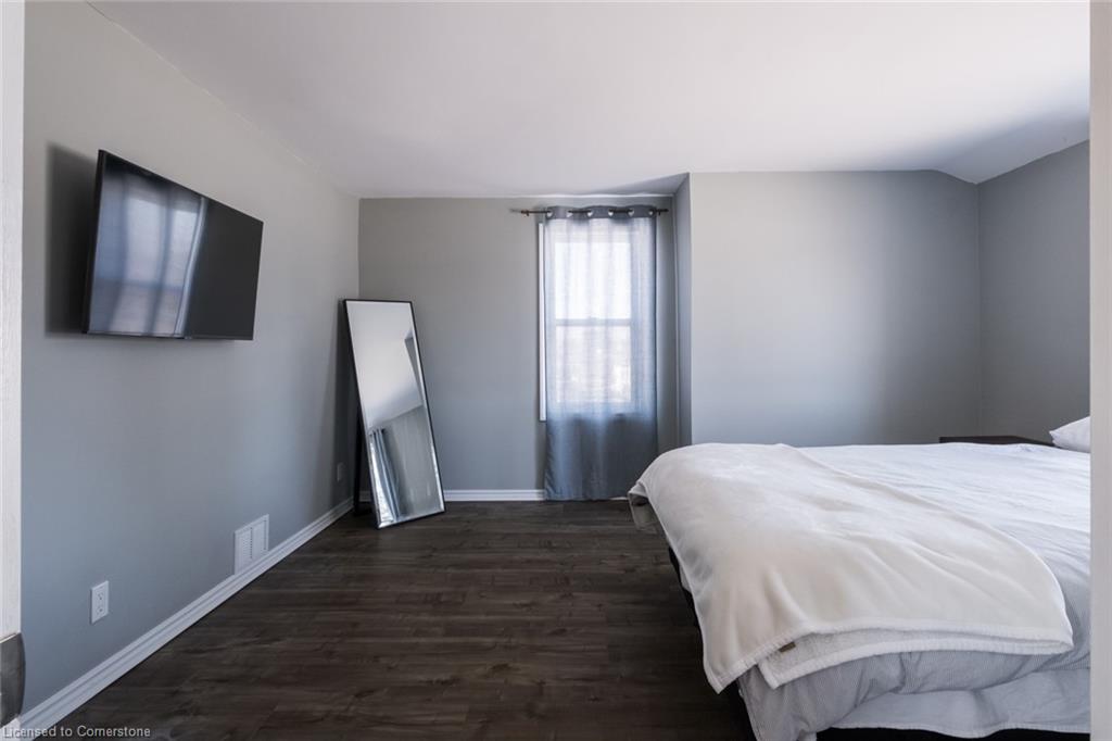 404 Queensway W Property Photo 21