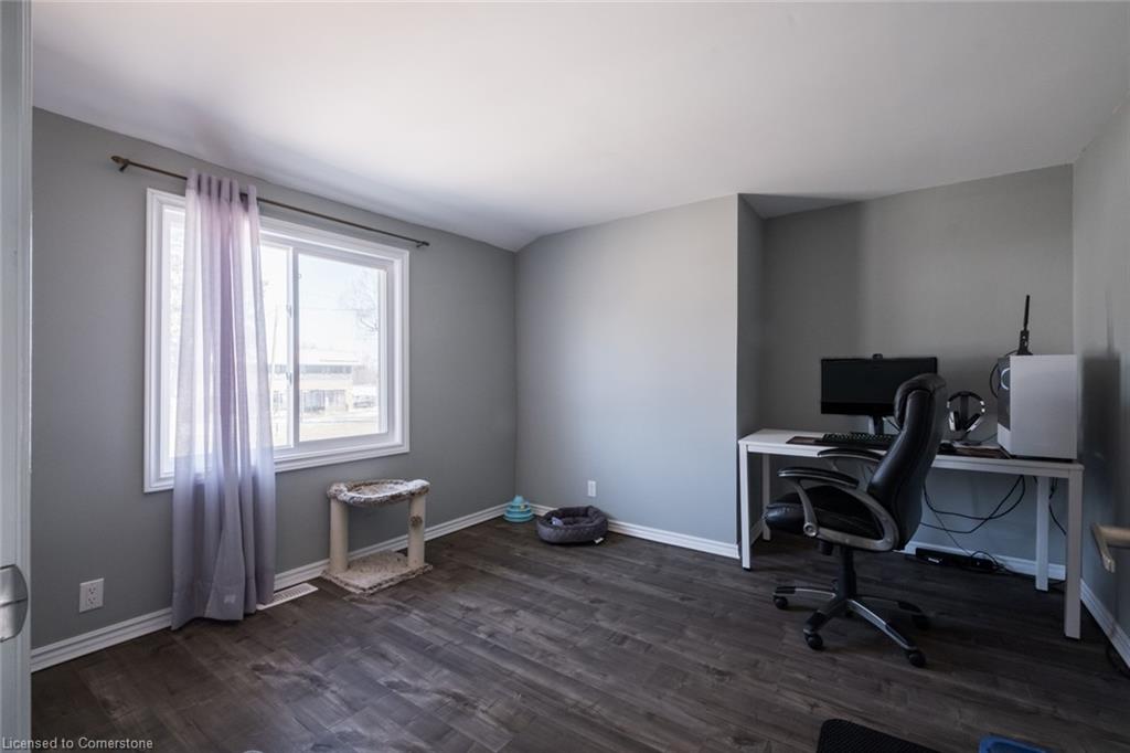 404 Queensway W Property Photo 22