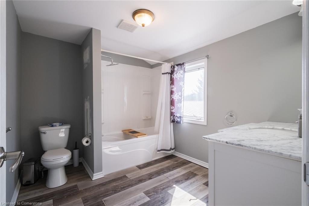 404 Queensway W Property Photo 24