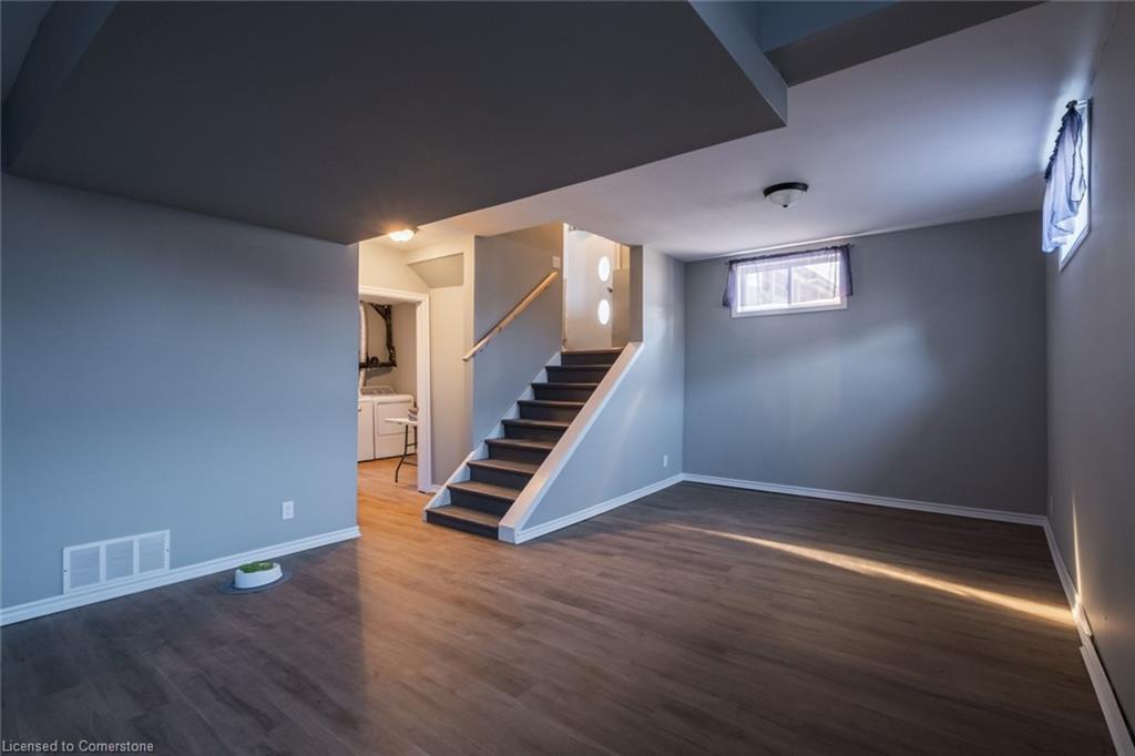 404 Queensway W Property Photo 25