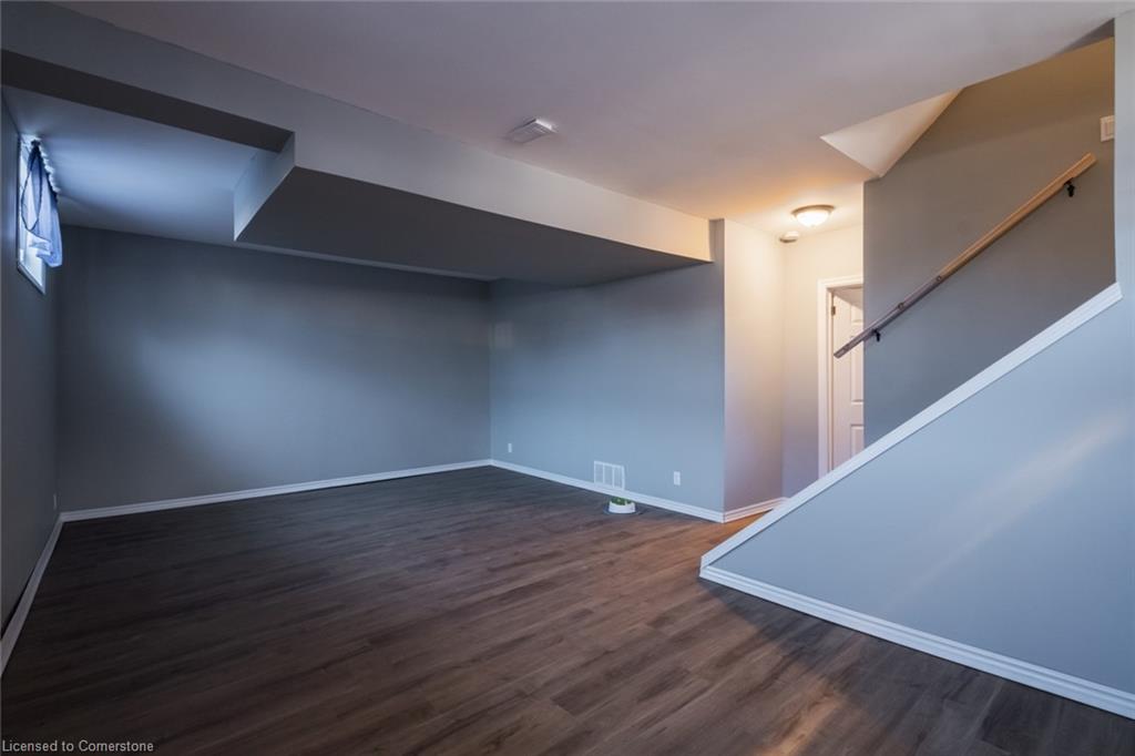 404 Queensway W Property Photo 26