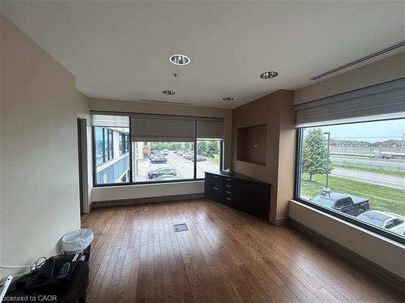 204-435 Mcneilly Road Property Photo 3