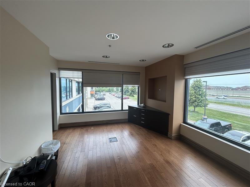 204-435 Mcneilly Road Property Photo 4