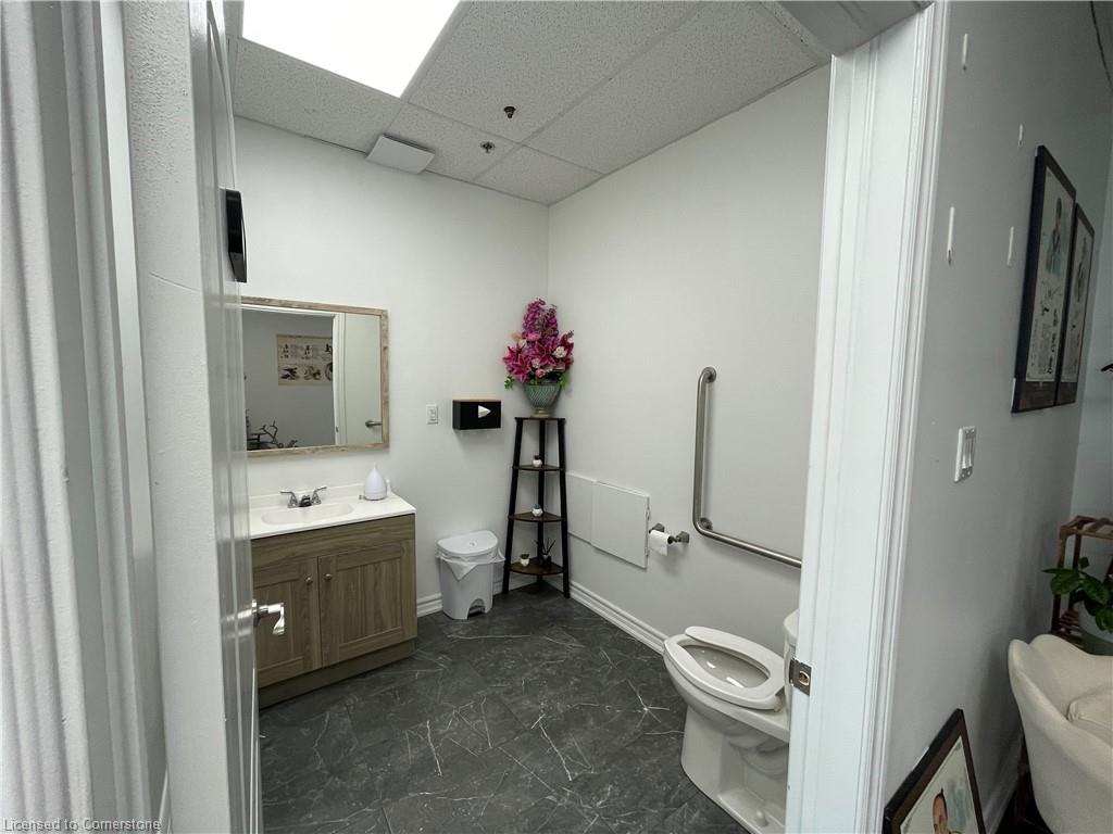 207-1040 Garner Road West Road W Property Photo 21