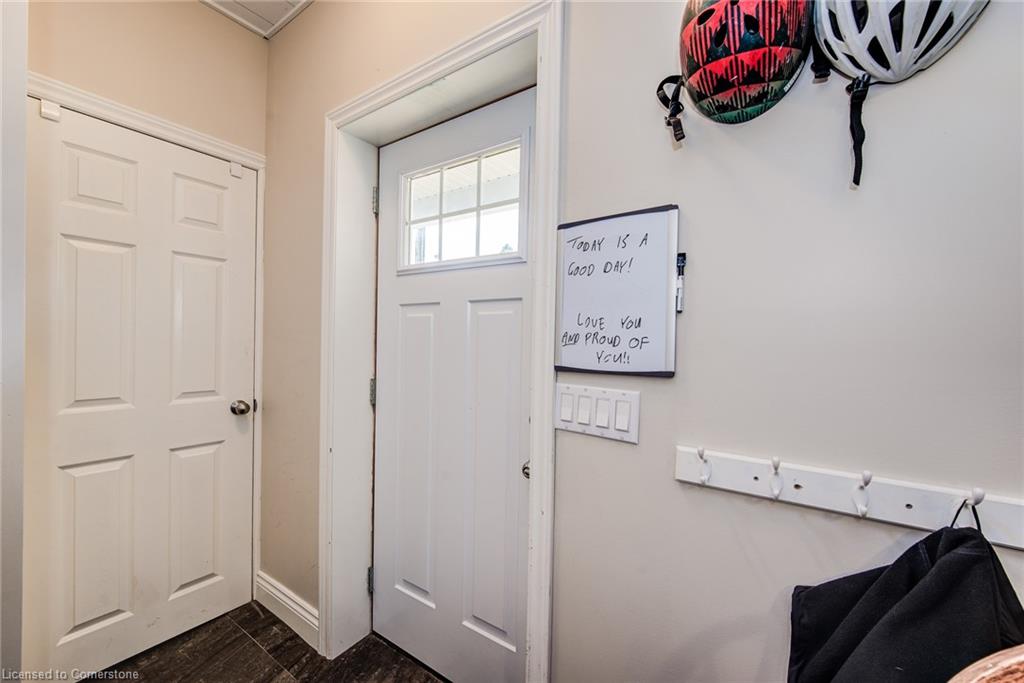 89 John Street E Property Photo 13