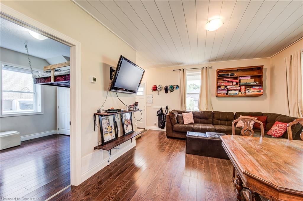 89 John Street E Property Photo 14
