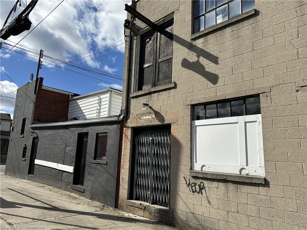 589 Cannon Street E Property Photo 4