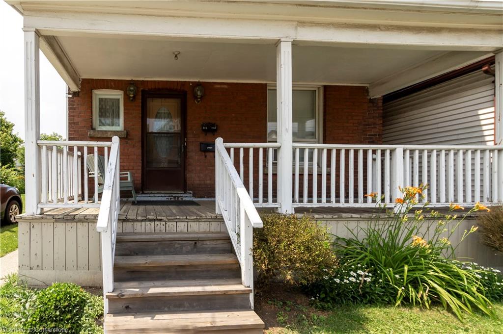 311 Weir Street N Property Photo 2